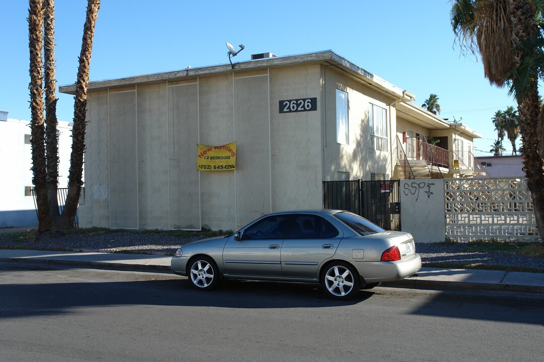 Van Patten Apartments in Las Vegas, NV - Building Photo