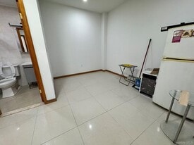 3799 E Tremont Ave in Bronx, NY - Building Photo