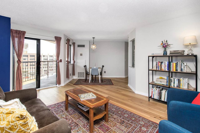 78 10th St E, Unit 809 in St. Paul, MN - Building Photo - Building Photo