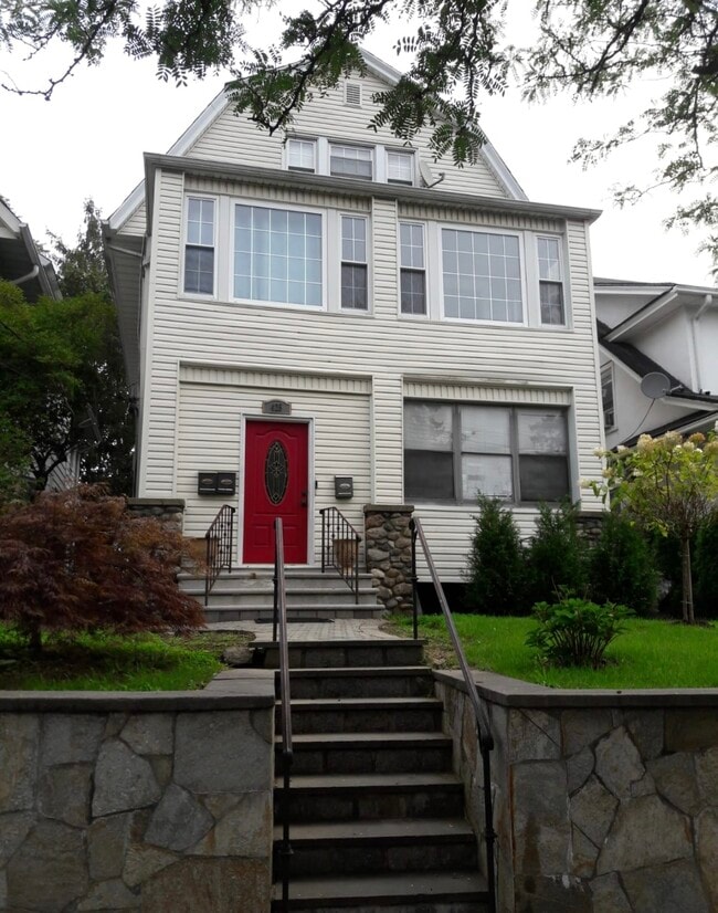 425 S Columbus Ave, Unit 3 Bedroom / 1 Bath Rental