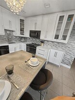 1423 Holly Heights Dr in Fort Lauderdale, FL - Building Photo