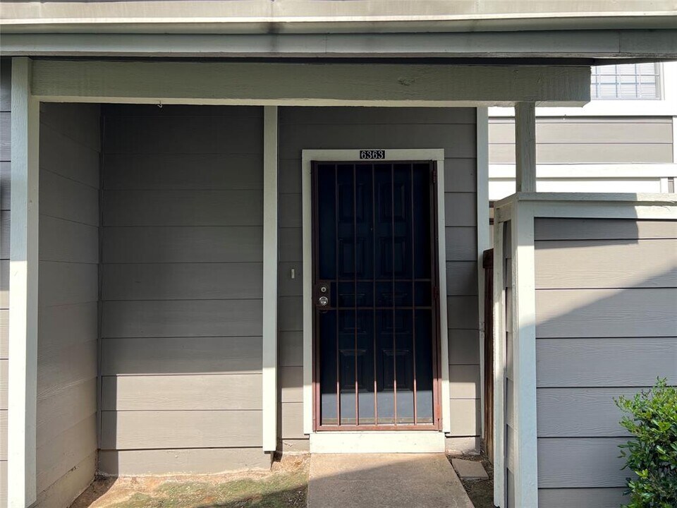 6363 Cattails Ln in Houston, TX - Building Photo