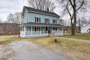 11 Sterling Pkwy, Unit 1 in Ogdensburg, NJ - Building Photo