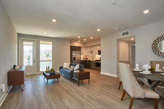 The Linden in Long Beach, CA - Building Photo - Interior Photo