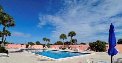 1200 Colonnades Dr in Fort Pierce, FL - Building Photo - Building Photo