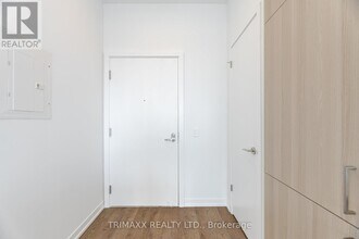 251-251 Masonry Wy in Mississauga, ON - Building Photo - Building Photo