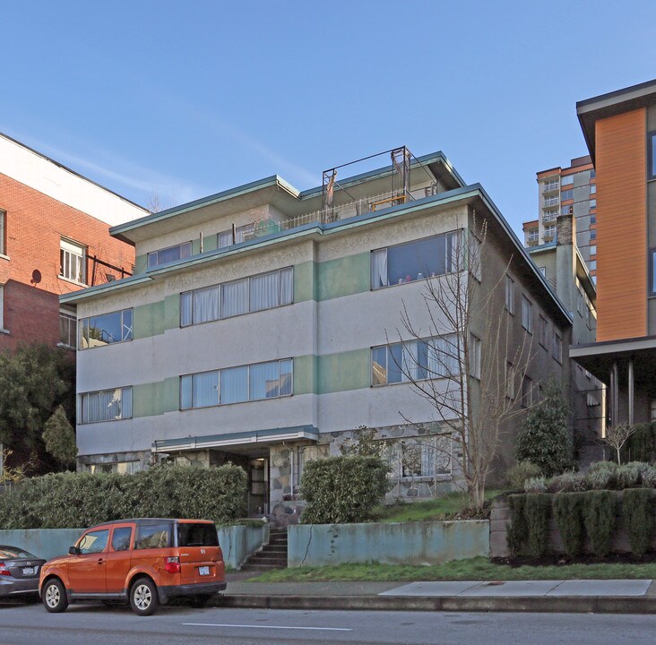 1175 Pacific St in Vancouver, BC - Building Photo