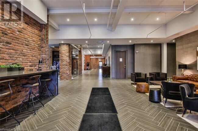 220 Dundurn St S in Hamilton, ON - Building Photo - Building Photo