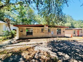 8720 N 48th St in Tampa, FL - Building Photo