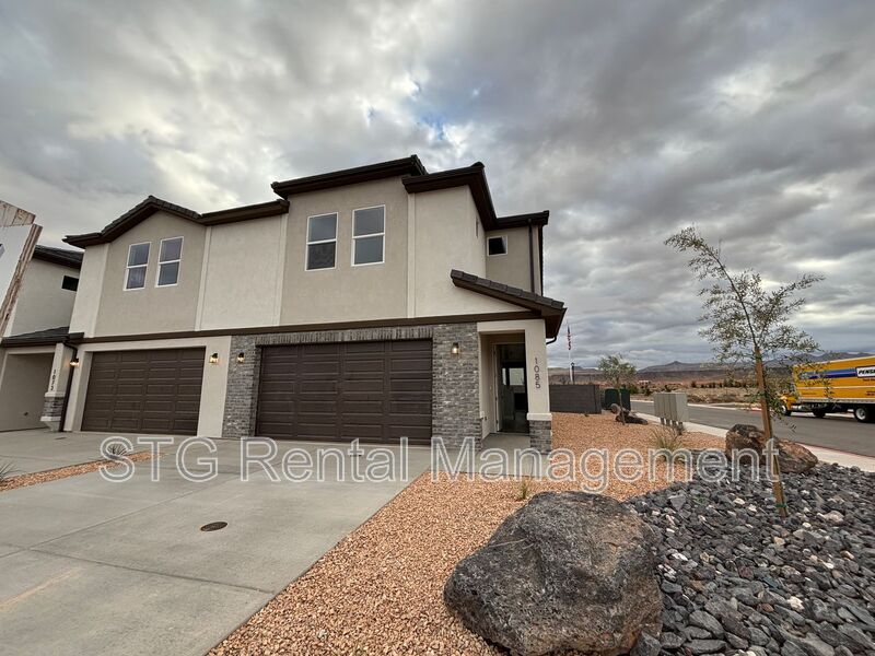 1085 S 4380 W in Hurricane, UT - Building Photo