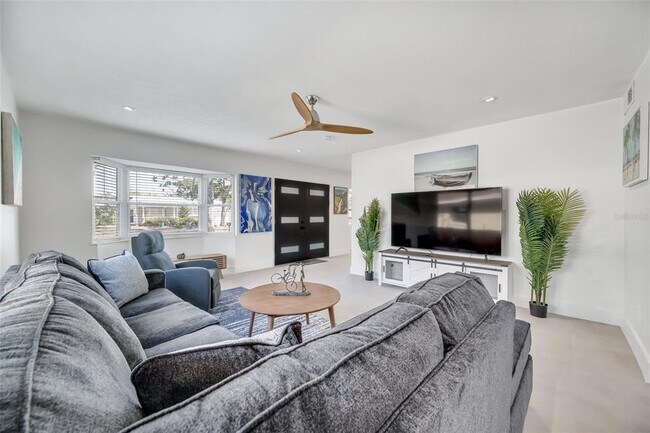 4622 Bay Crest Dr in Tampa, FL - Building Photo - Building Photo