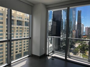 1060 Brickell Ave, Unit 1707 in Miami, FL - Building Photo - Building Photo