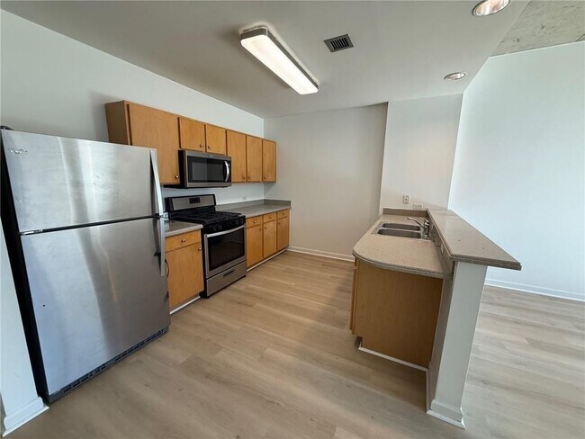 115 W Peachtree Pl NW in Atlanta, GA - Foto de edificio - Building Photo