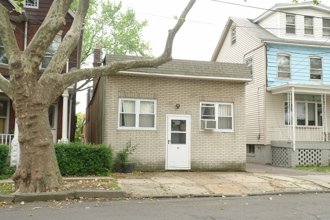 81 Broad St in Perth Amboy, NJ - Building Photo