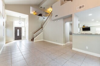 66 Huntfield Dr in Henderson, NV - Foto de edificio - Building Photo