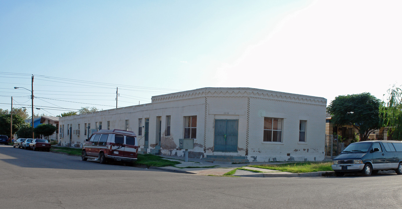 3230 Pera Ave in El Paso, TX - Building Photo