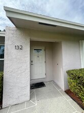 132 Bobwhite Rd in Royal Palm Beach, FL - Foto de edificio - Building Photo