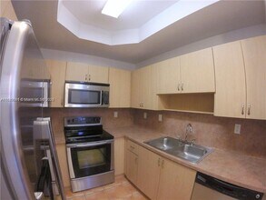 700 SW 106th Ave in Pembroke Pines, FL - Building Photo - Building Photo