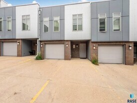 226 E Residence Pl in Sioux Falls, SD - Building Photo