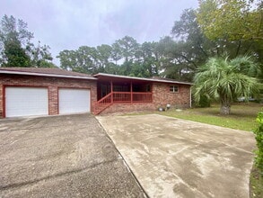 36 Gumtree Rd in Hilton Head Island, SC - Foto de edificio - Building Photo