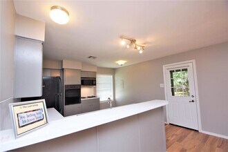 3202 Barton View Dr in Austin, TX - Building Photo - Building Photo