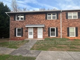 514 S Cherry St in Kernersville, NC - Building Photo