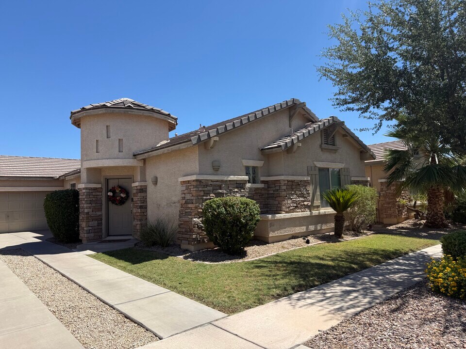 896 E Cherry Hills Dr in Chandler, AZ - Building Photo