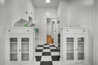 457 Cochran Ave in Los Angeles, CA - Building Photo - Building Photo