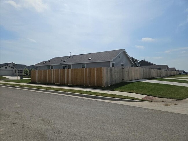 144 Sormonne Lp in Kyle, TX - Building Photo - Building Photo
