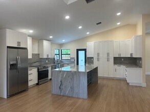 860 Brightwood Way in Wellington, FL - Building Photo - Building Photo