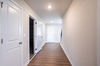 424 Assata Ln in Piedmont, SC - Building Photo - Building Photo