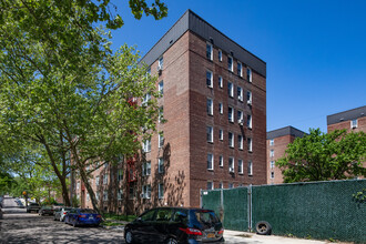 65-15 Yellowstone Blvd in Forest Hills, NY - Building Photo - Building Photo