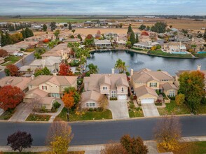 3220 Sundance Lake Dr in Modesto, CA - Building Photo - Building Photo