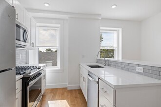 384 Columbia St, Unit 1 in Cambridge, MA - Building Photo - Building Photo