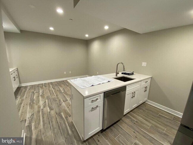 2114 Manning St in Philadelphia, PA - Building Photo - Building Photo
