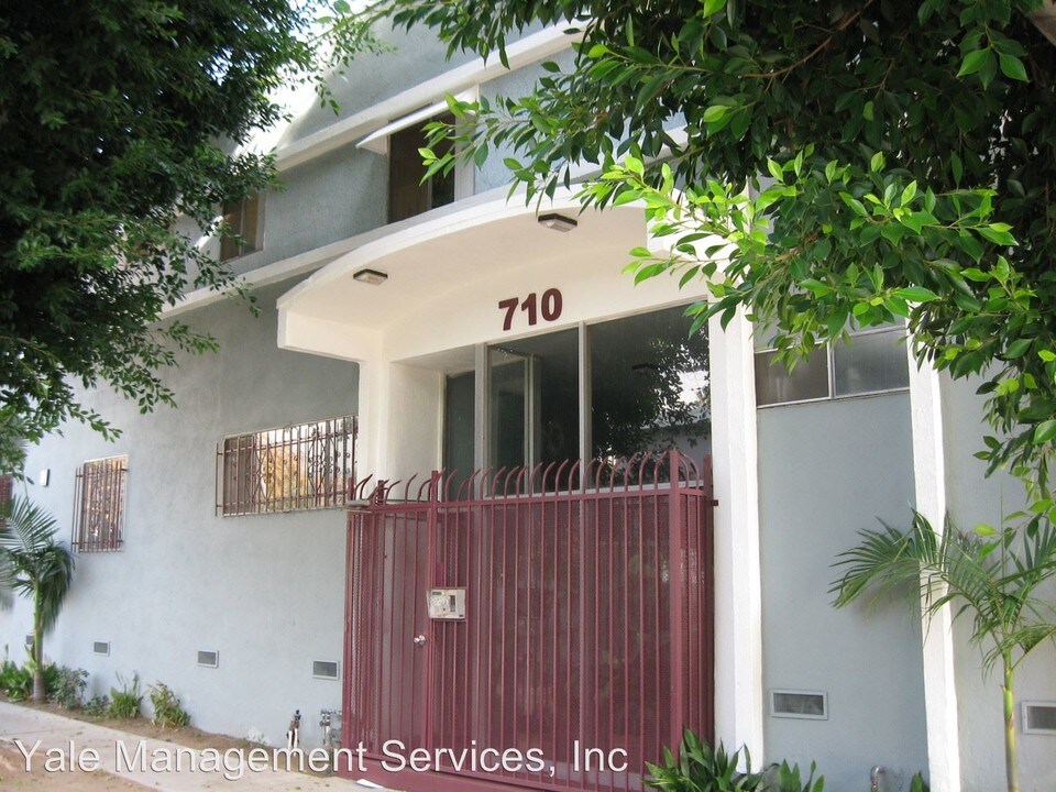 710 N Genesee Ave in Los Angeles, CA - Building Photo