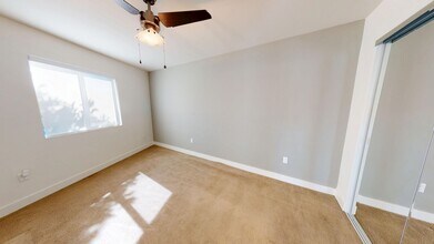 22707 Leonora Dr in Los Angeles, CA - Building Photo - Building Photo