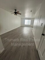 1122 E Elk Ave in Glendale, CA - Building Photo