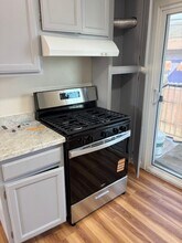 1065 Davis Ave, Unit B in Glendale, CA - Building Photo - Building Photo