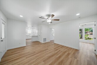 9711 Derrik Dr in Houston, TX - Building Photo - Building Photo