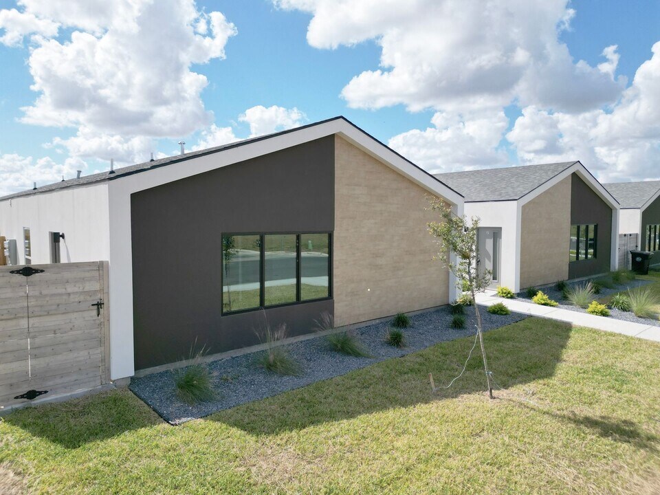 2609 2nd St-Unit -2609 Woodpecker Road Unit 2 in Weslaco, TX - Building Photo