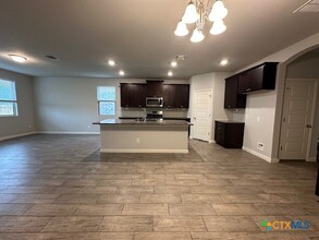 814 Leonie Wy in New Braunfels, TX - Foto de edificio - Building Photo