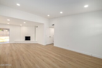 5038 E Winchcomb Dr in Scottsdale, AZ - Building Photo - Building Photo