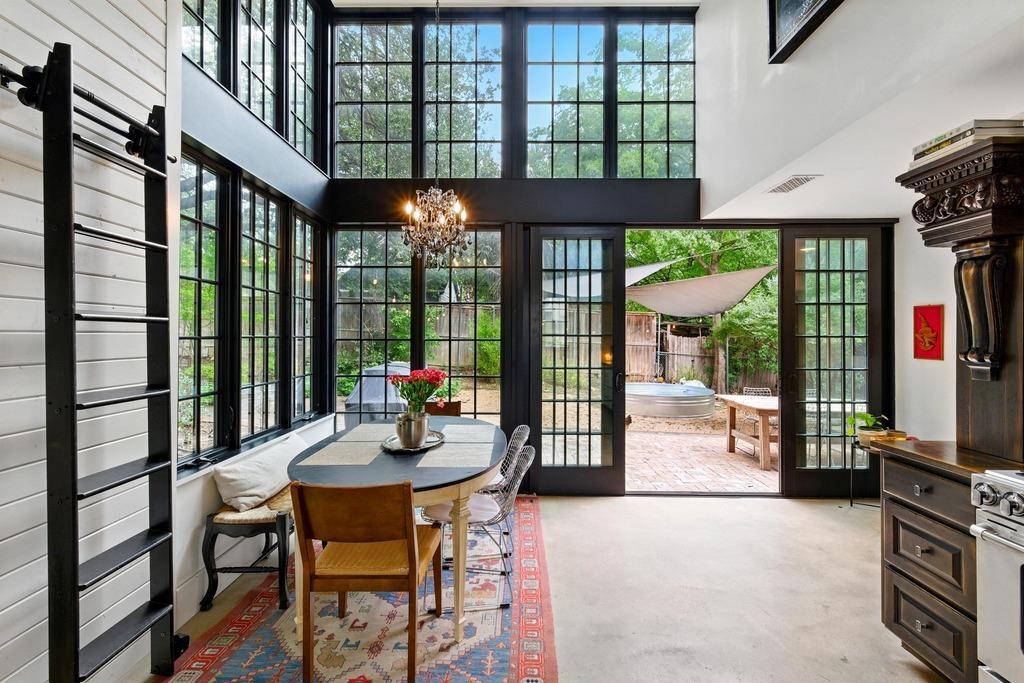 813 1/2 E 13th St in Austin, TX - Building Photo