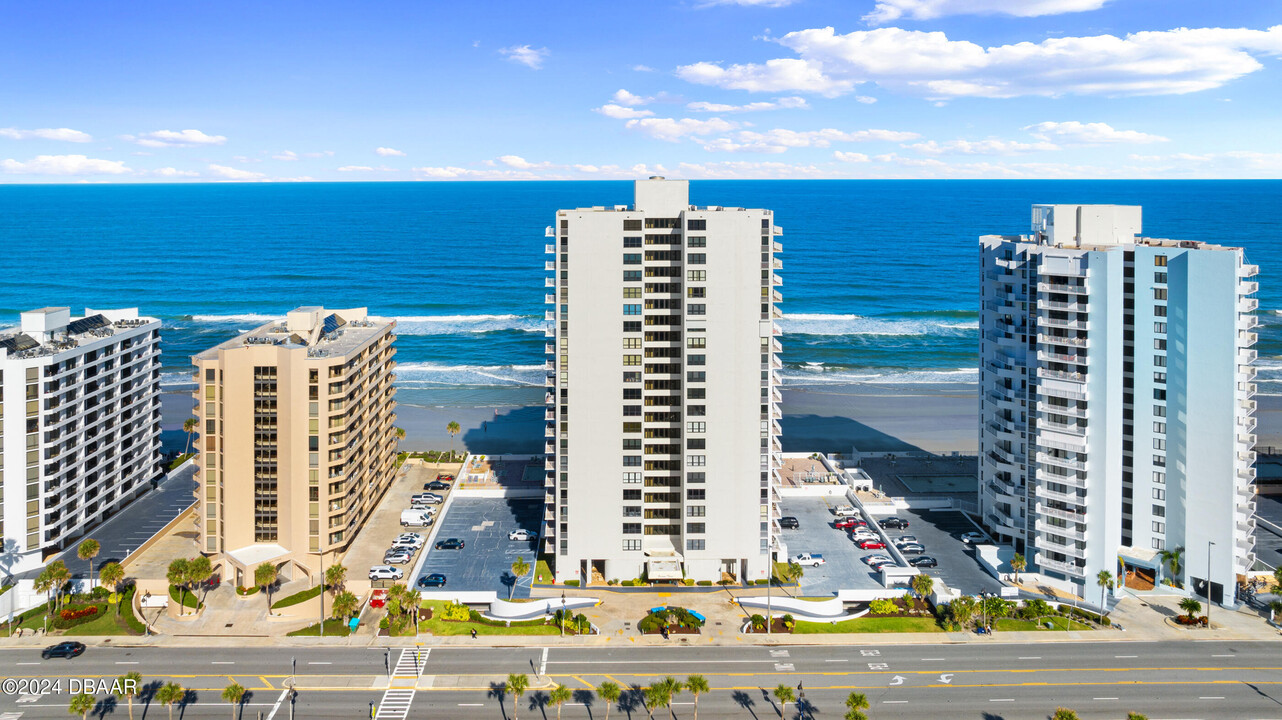 3043 S Atlantic Ave in Daytona Beach Shores, FL - Building Photo