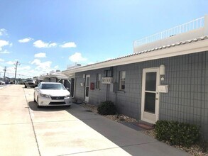 1205 Tarpon Center Dr in Venice, FL - Foto de edificio - Building Photo