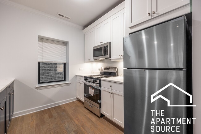 3708 N Sawyer Ave, Unit 4W in Chicago, IL - Building Photo - Building Photo