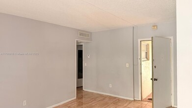 9360 SW 87th Ave, Unit N5 in Miami, FL - Building Photo - Building Photo