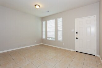 2804 Hilcroft Ave in Denton, TX - Foto de edificio - Building Photo