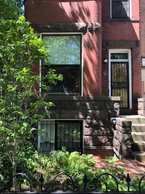 219 9th St SE, Unit APT B in Washington, DC - Building Photo